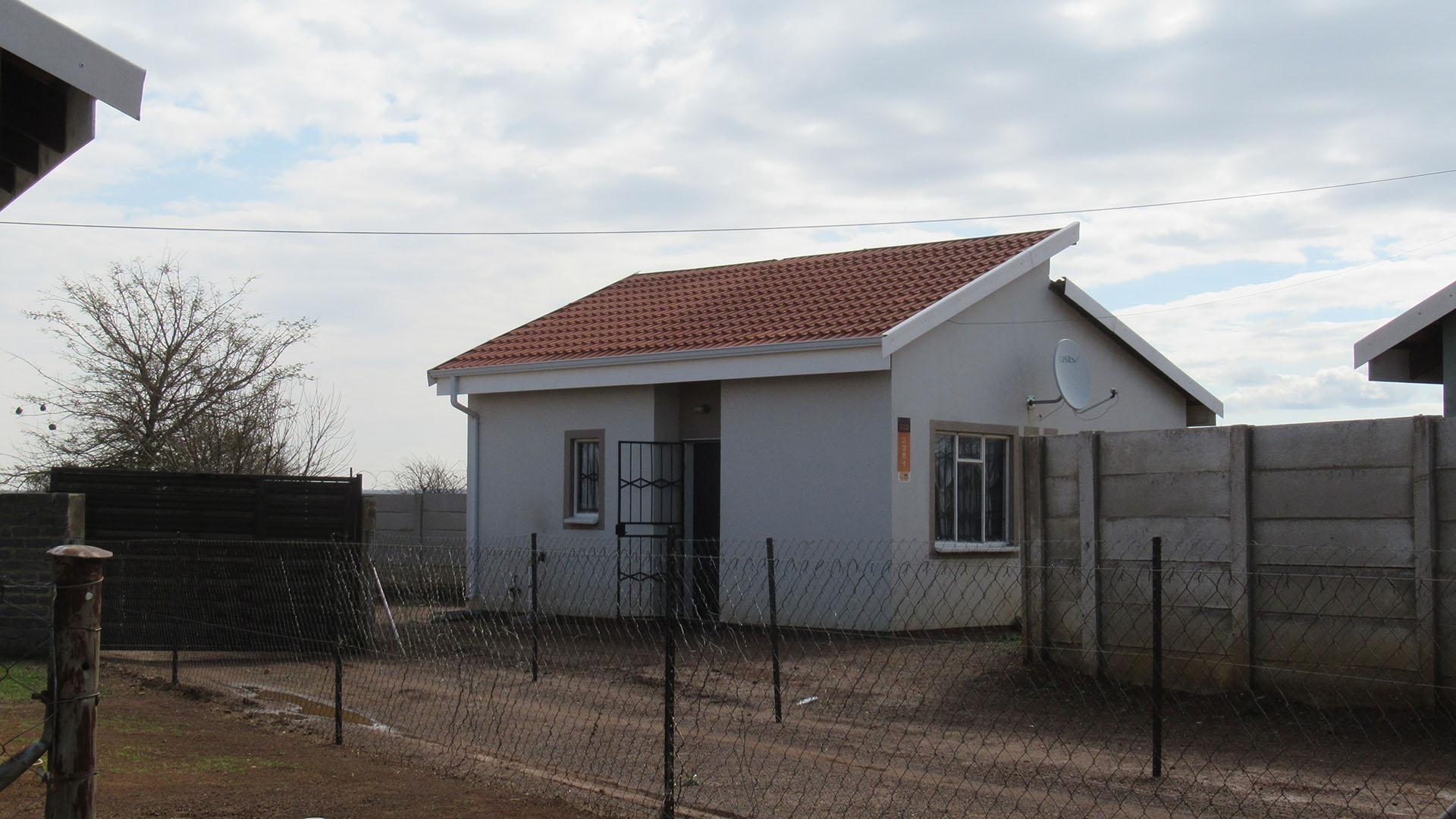Front View of property in Savanna City