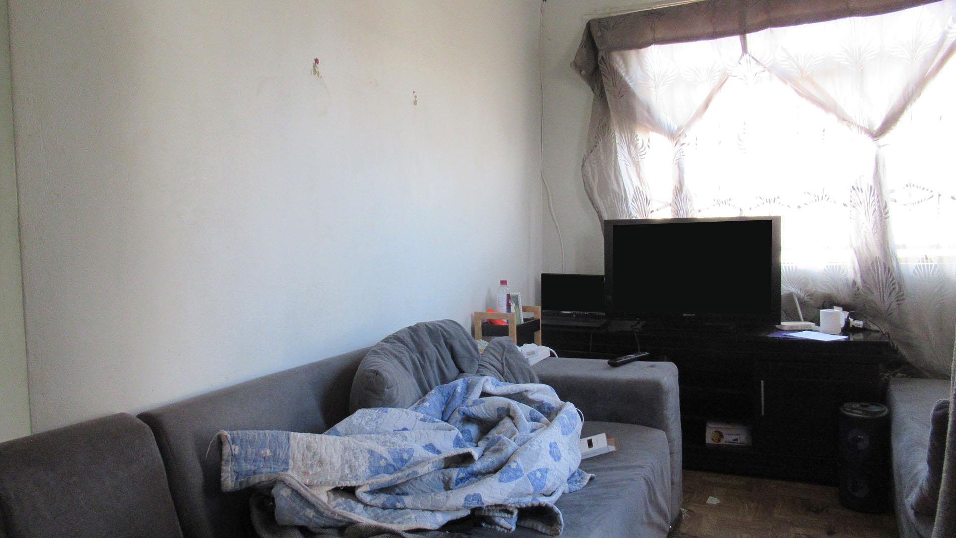 Lounges - 12 square meters of property in Savanna City