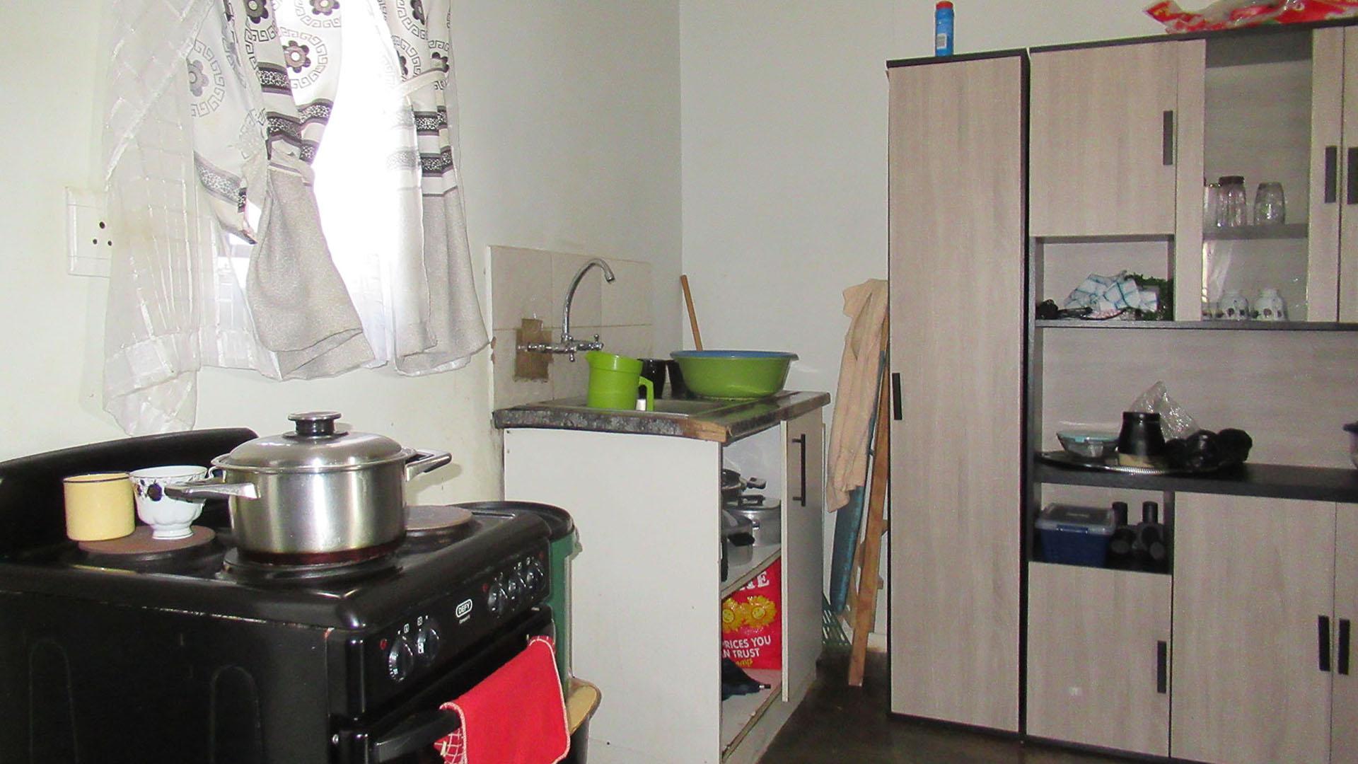 Kitchen - 7 square meters of property in Savanna City