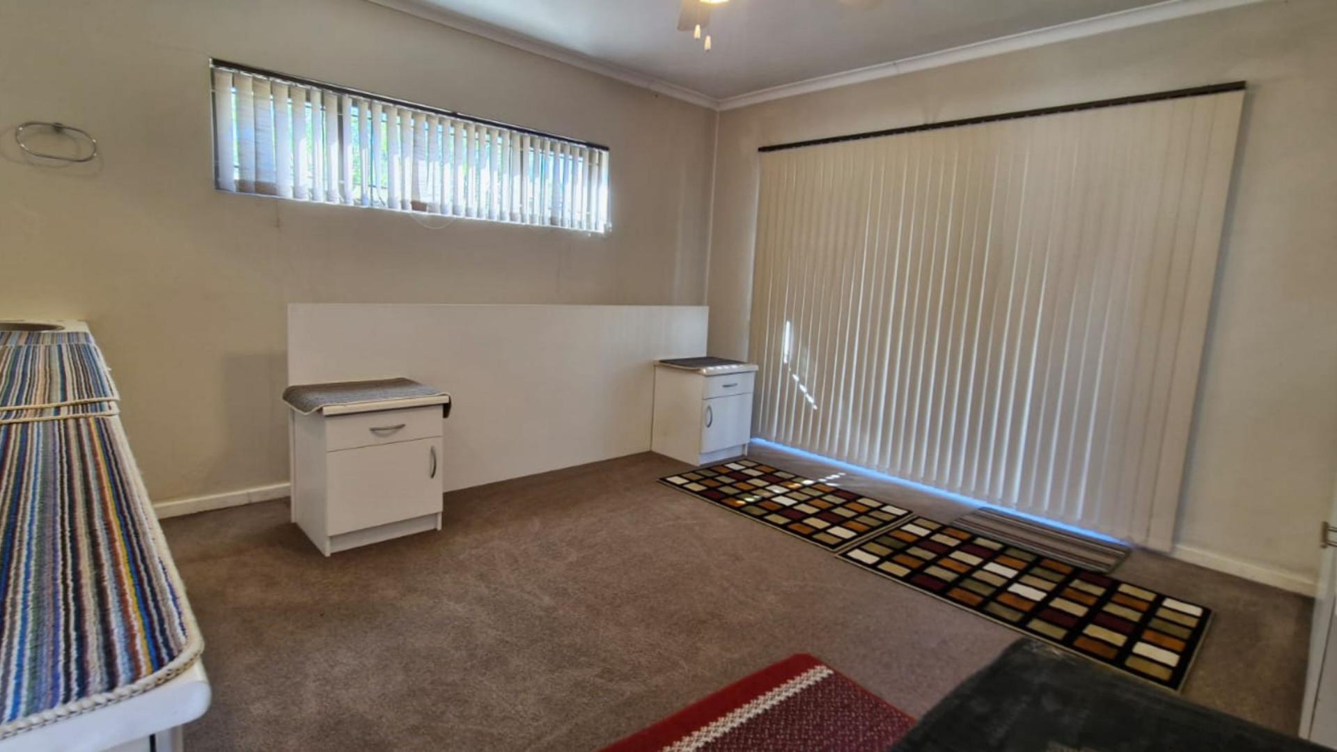 Bed Room 3 - 21 square meters of property in De Duin