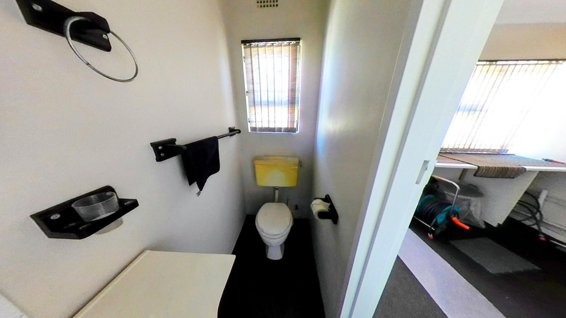 Bathroom 3+ - 11 square meters of property in De Duin