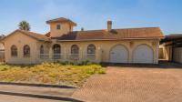 Front View of property in De Duin