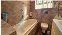 Bathroom 1 - 11 square meters of property in De Duin