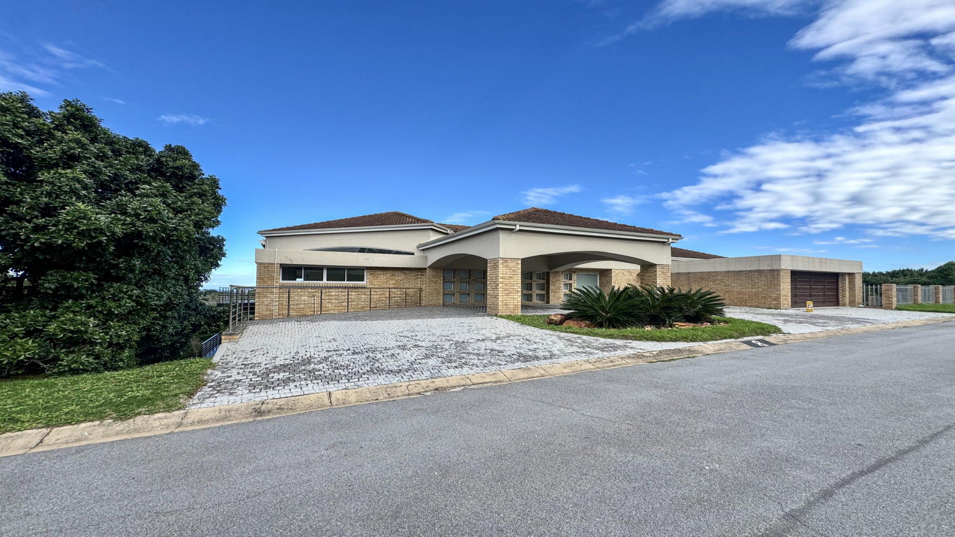 Front View of property in Blue Horizon Bay