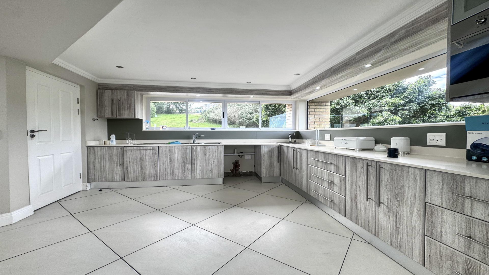 Kitchen of property in Blue Horizon Bay