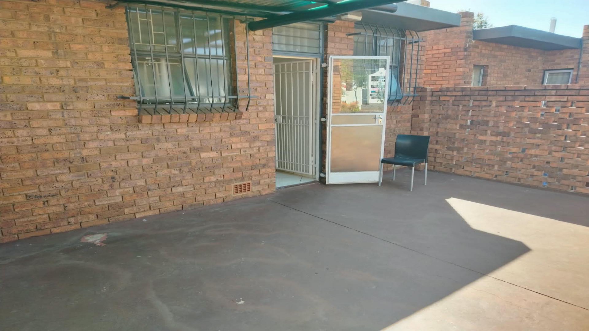 Front View of property in Maroelana