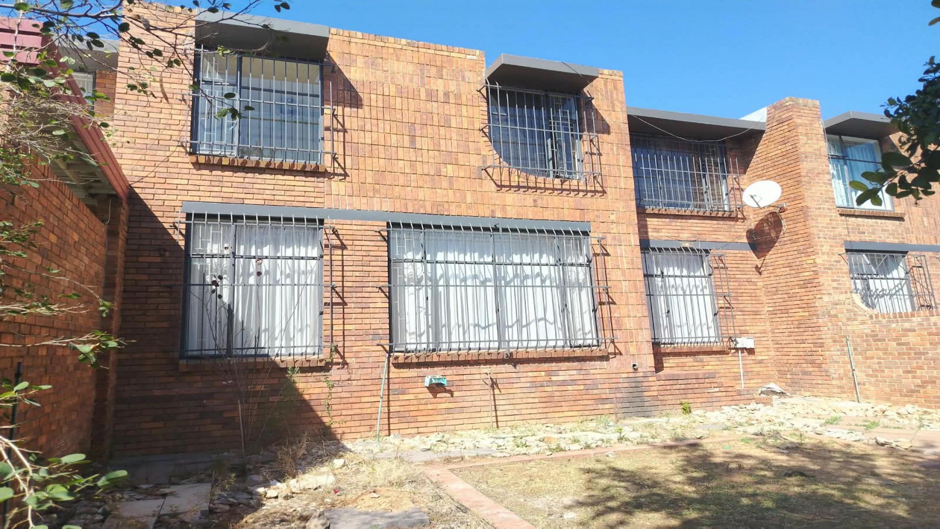 Front View of property in Maroelana