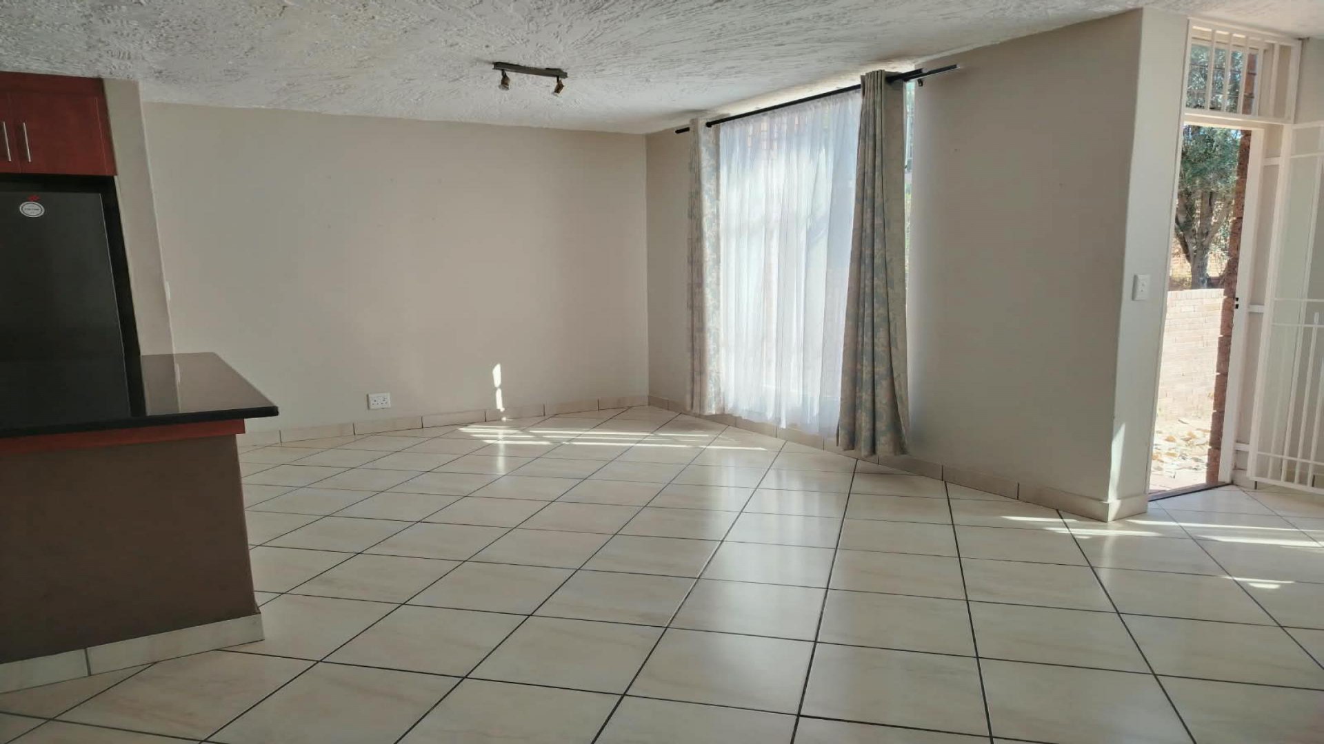 Lounges of property in Maroelana