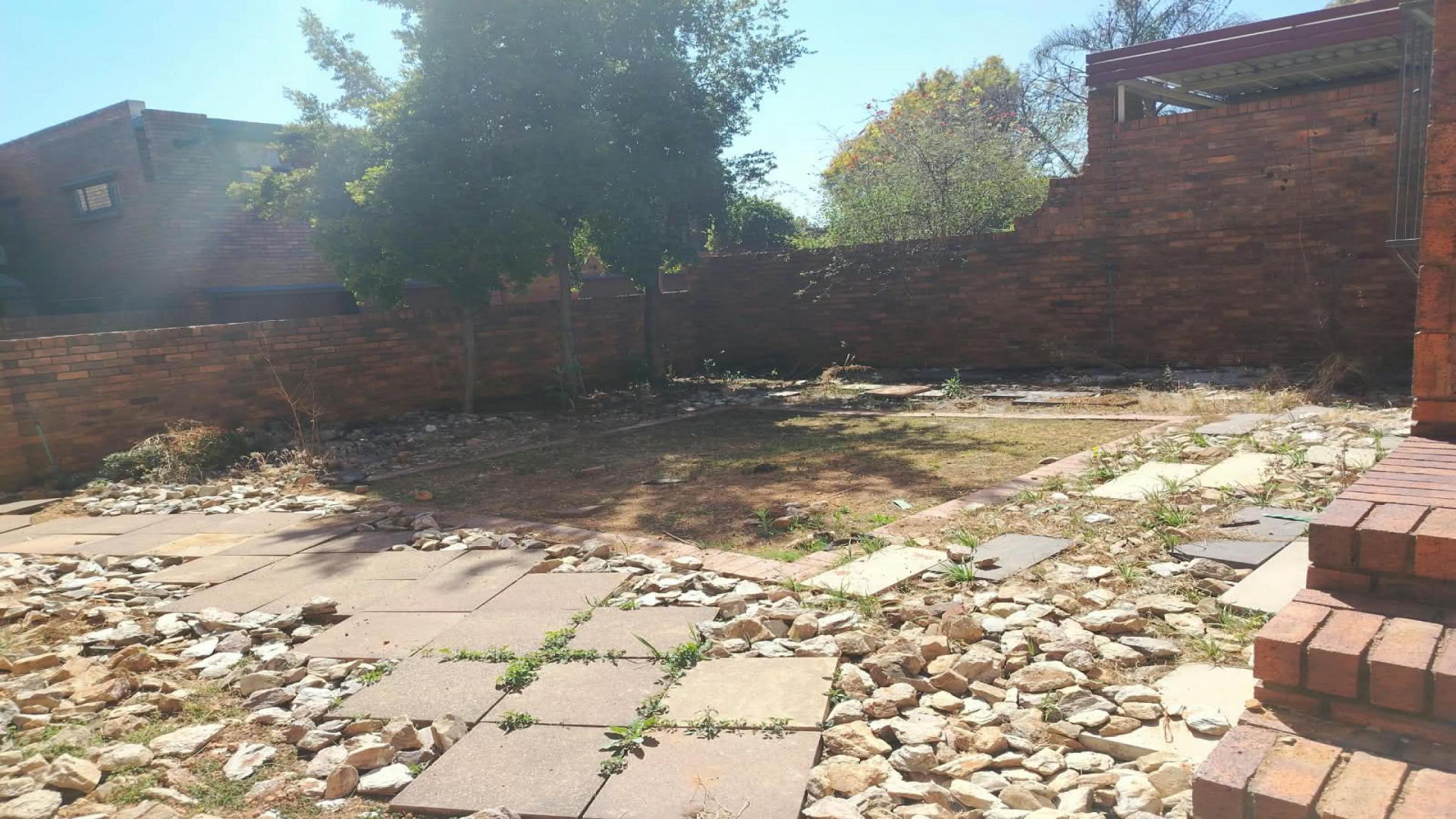 Garden of property in Maroelana