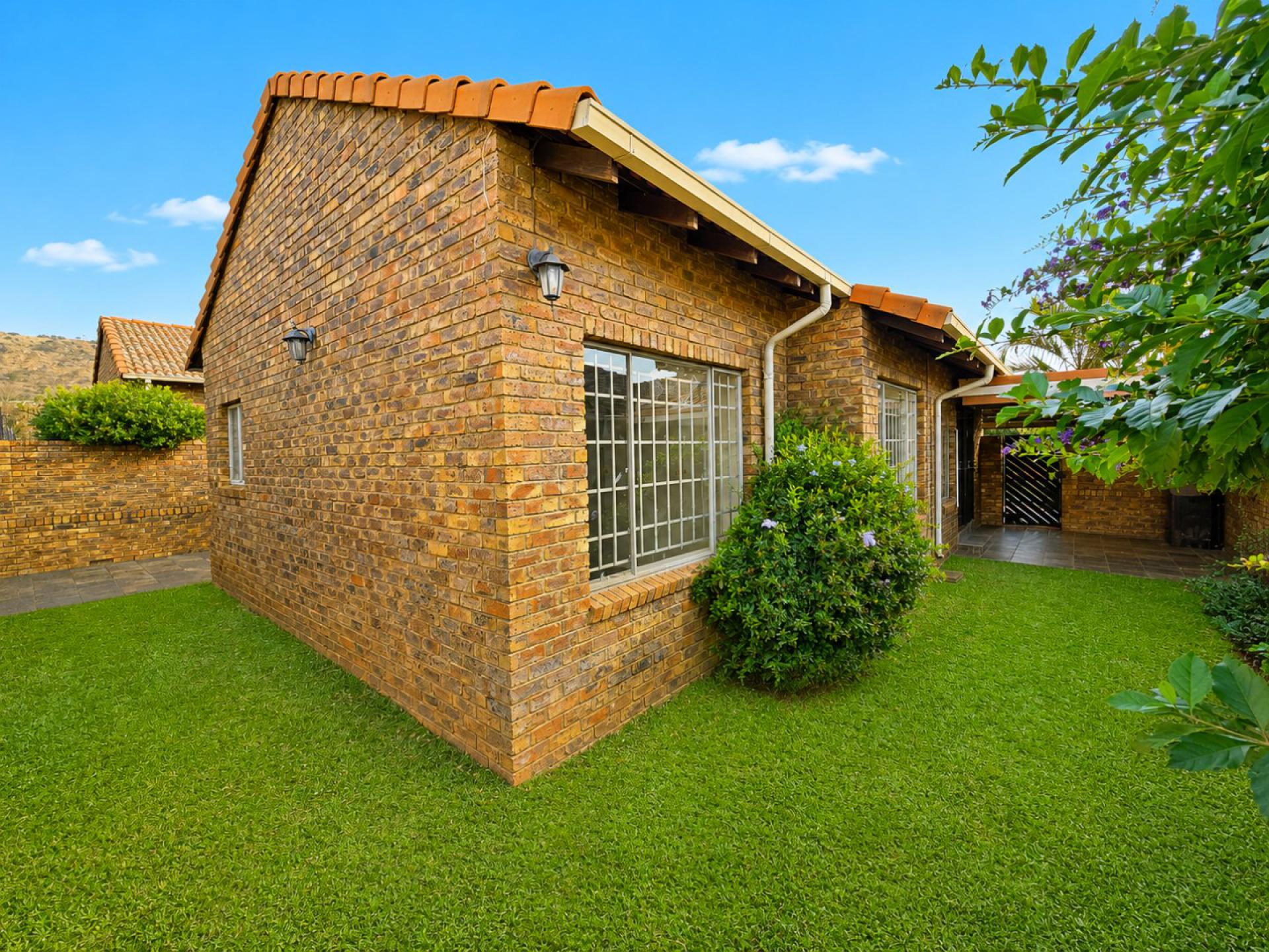  of property in Magalieskruin
