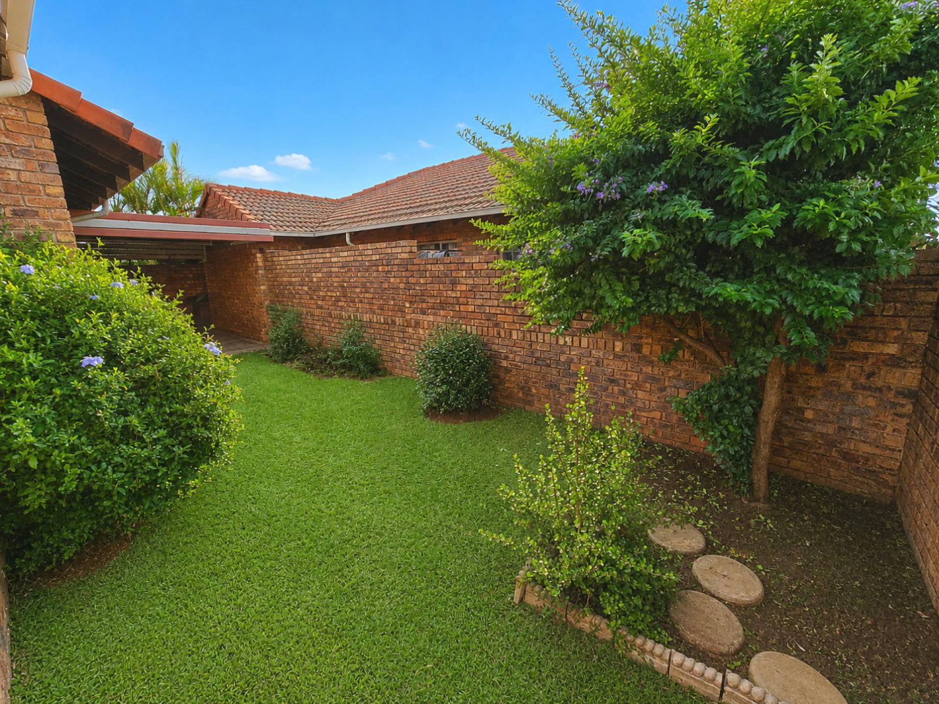  of property in Magalieskruin