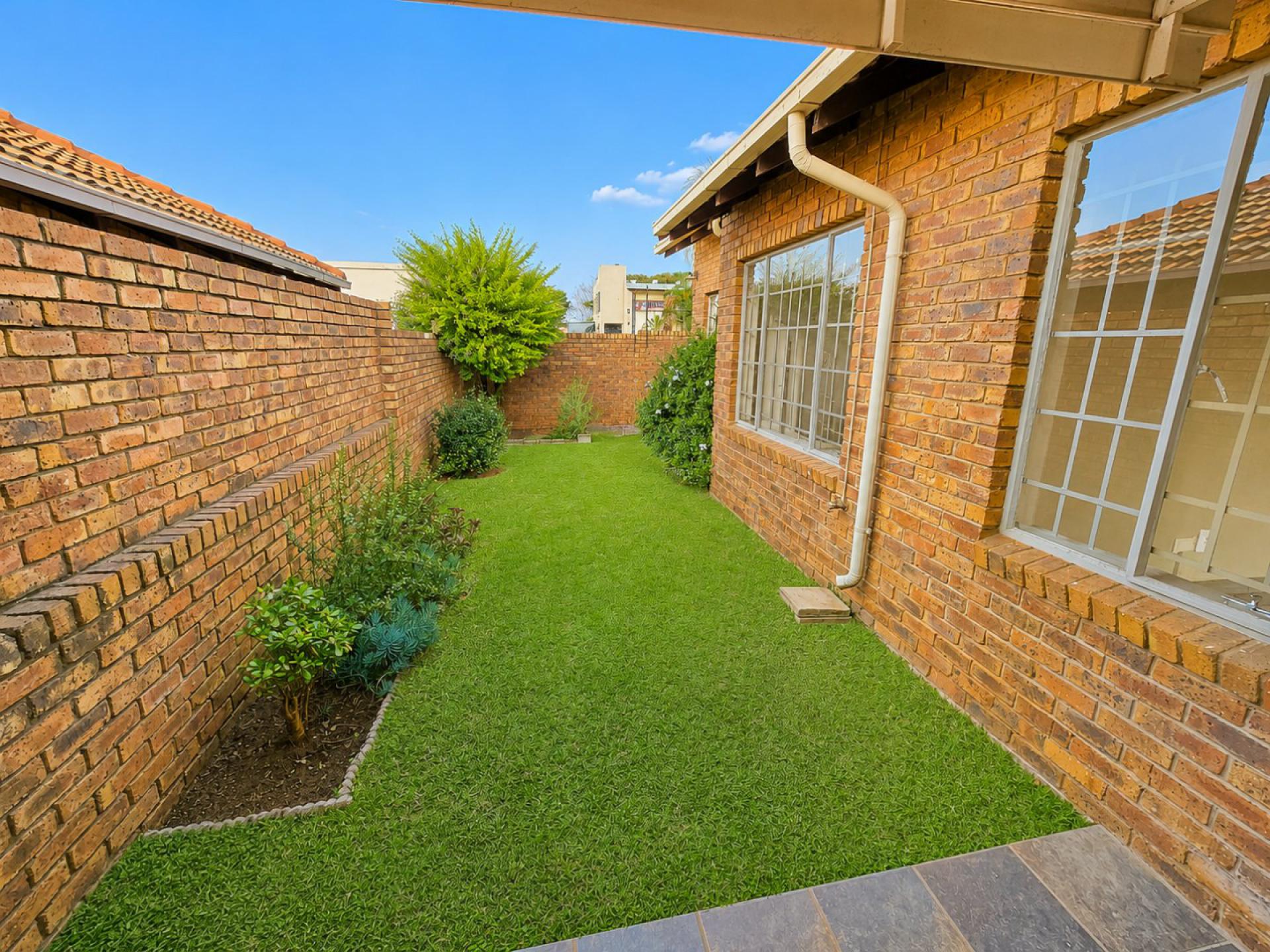  of property in Magalieskruin