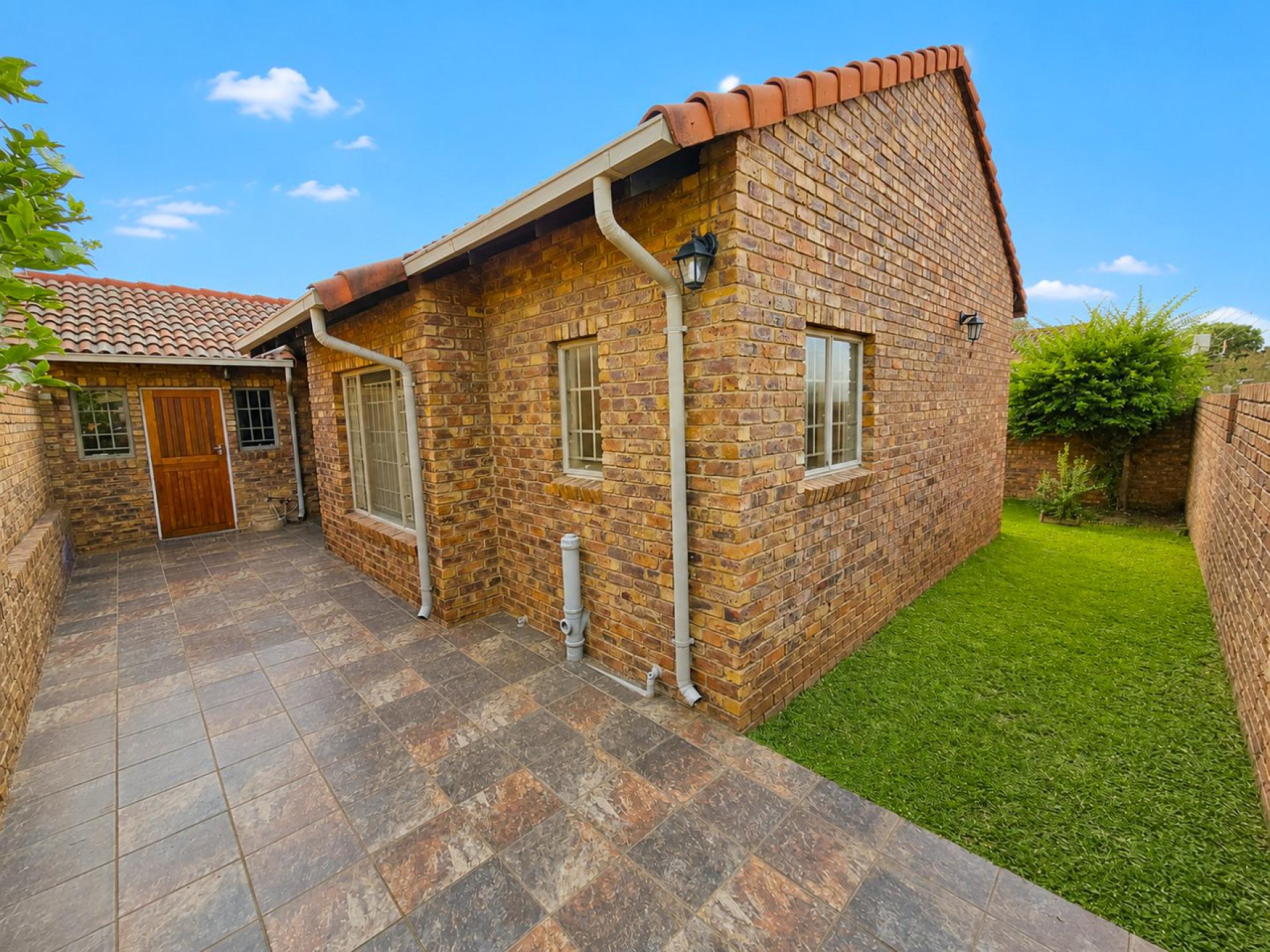  of property in Magalieskruin