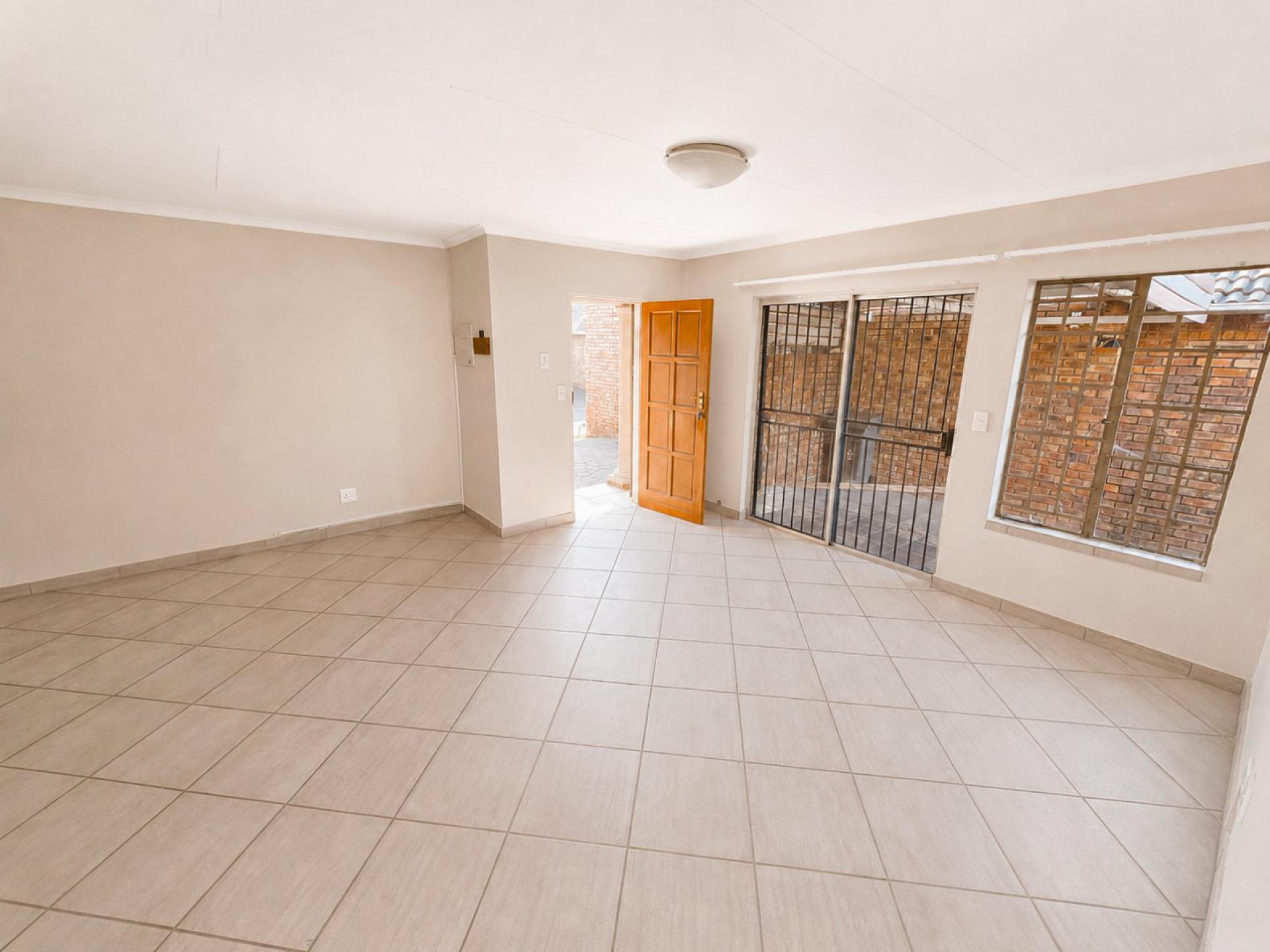  of property in Magalieskruin
