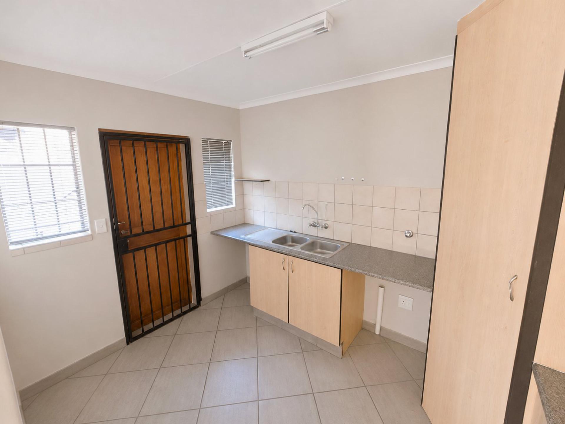  of property in Magalieskruin