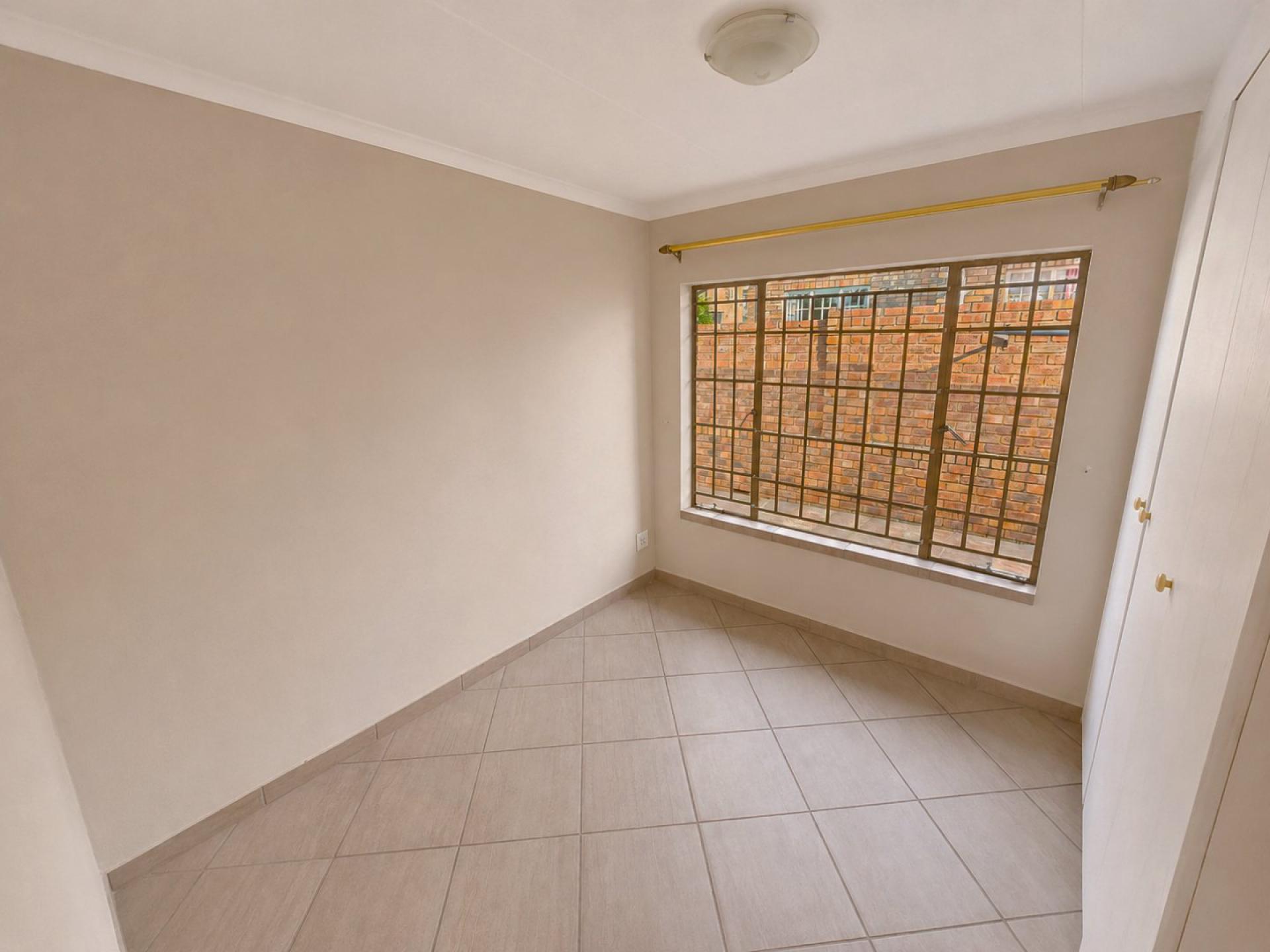  of property in Magalieskruin