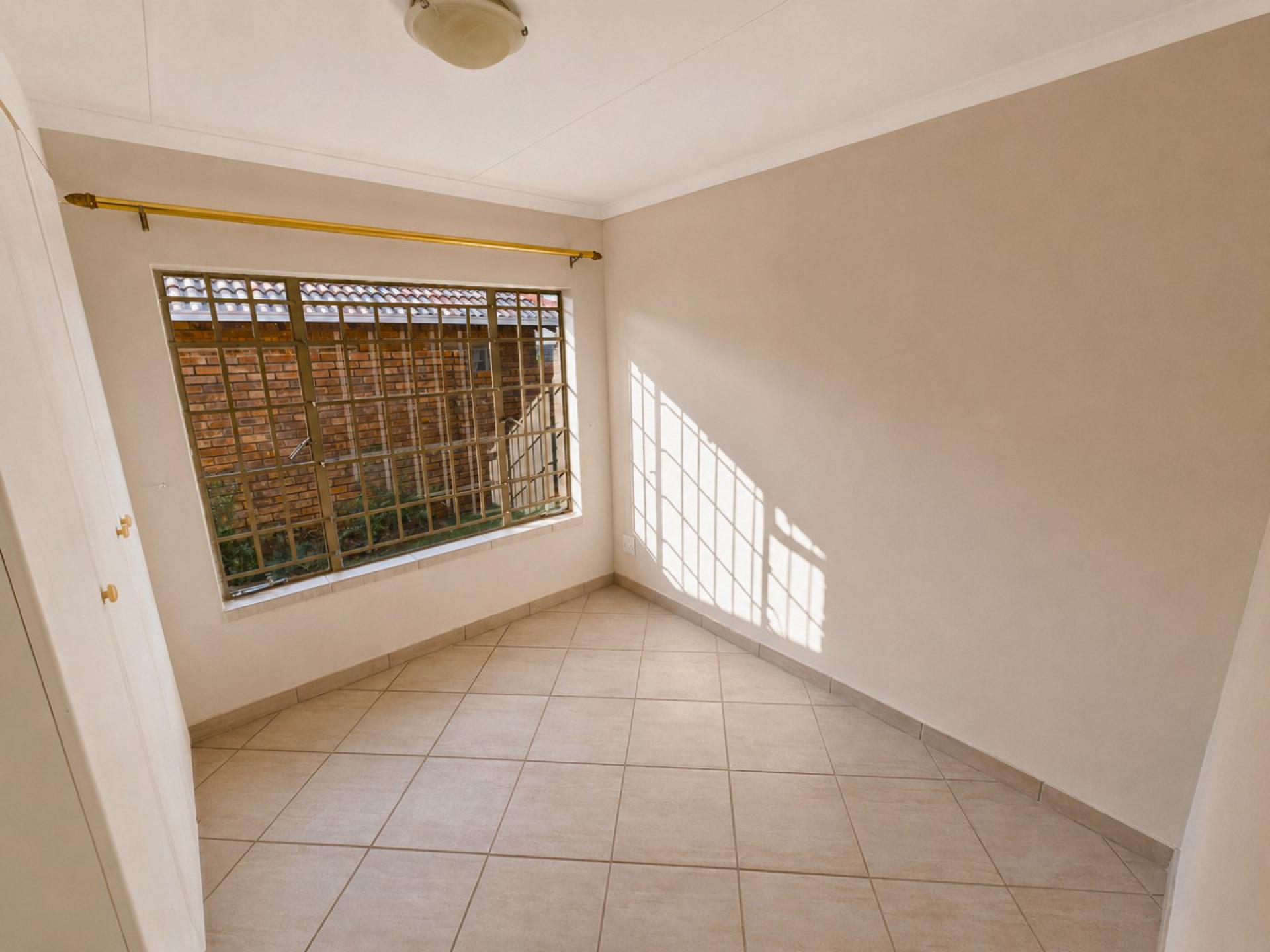  of property in Magalieskruin
