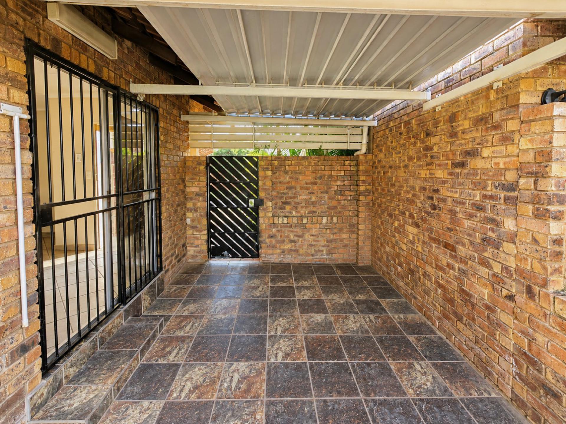  of property in Magalieskruin