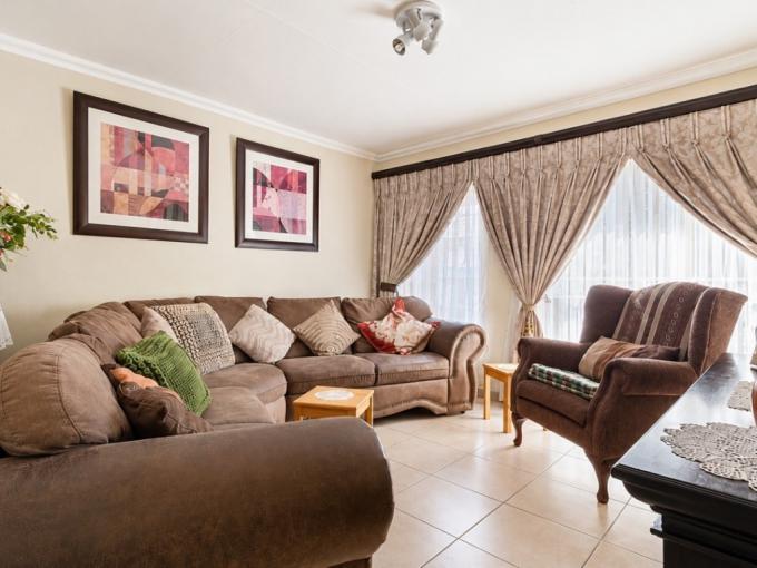 2 Bedroom Simplex for Sale For Sale in Equestria - MR717354