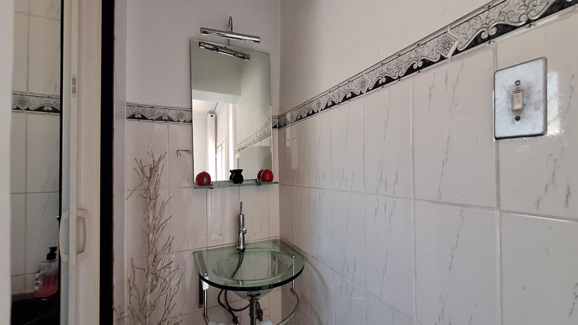 Guest Toilet - 4 square meters of property in Kew
