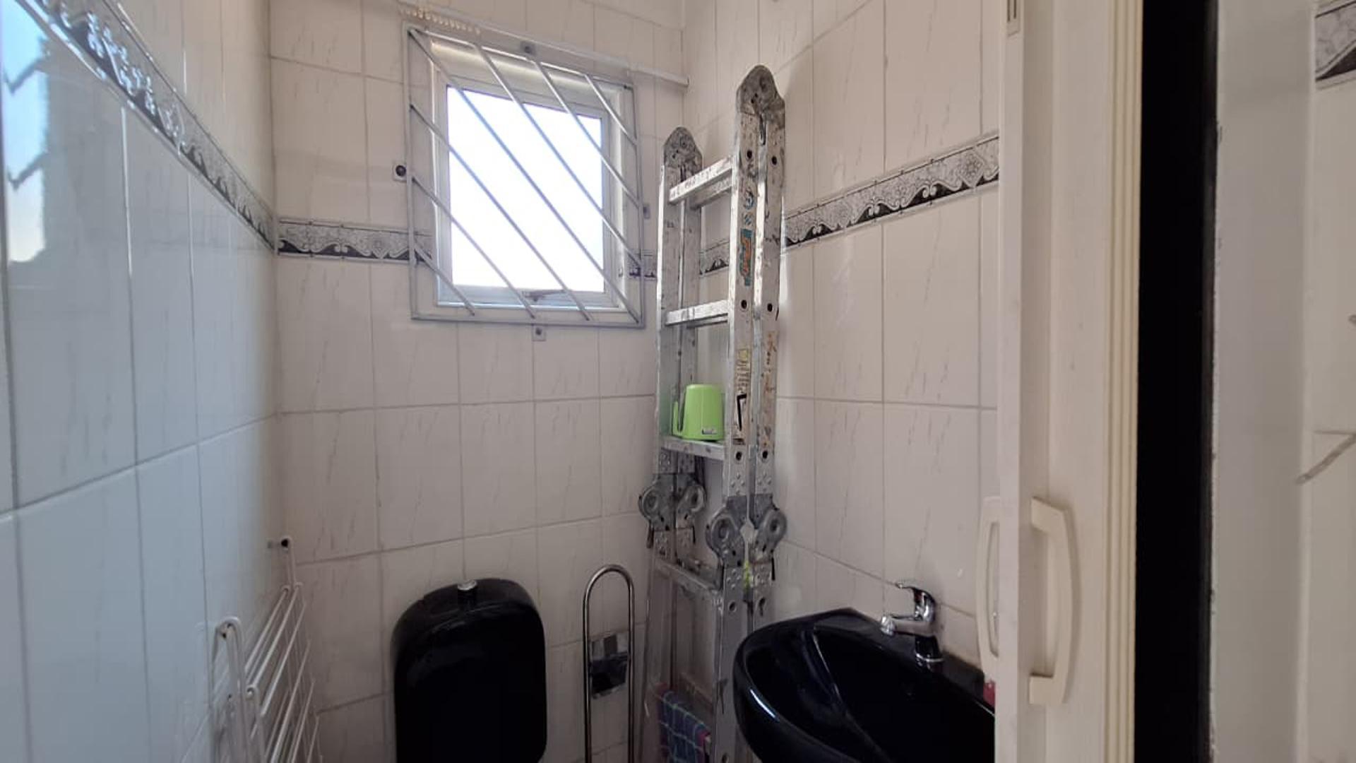 Guest Toilet - 4 square meters of property in Kew