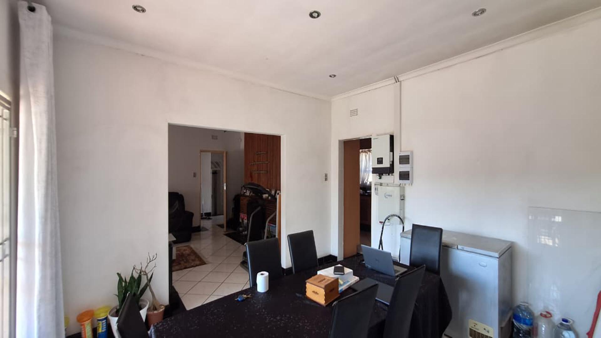 Dining Room - 17 square meters of property in Kew