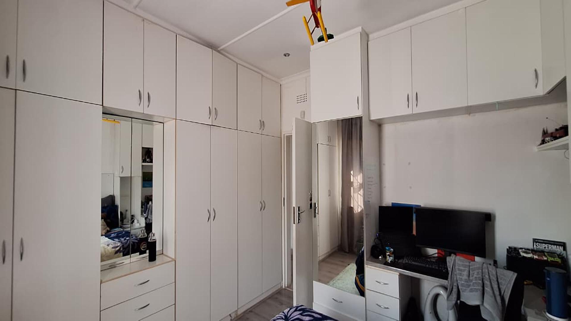 Bed Room 2 - 15 square meters of property in Kew