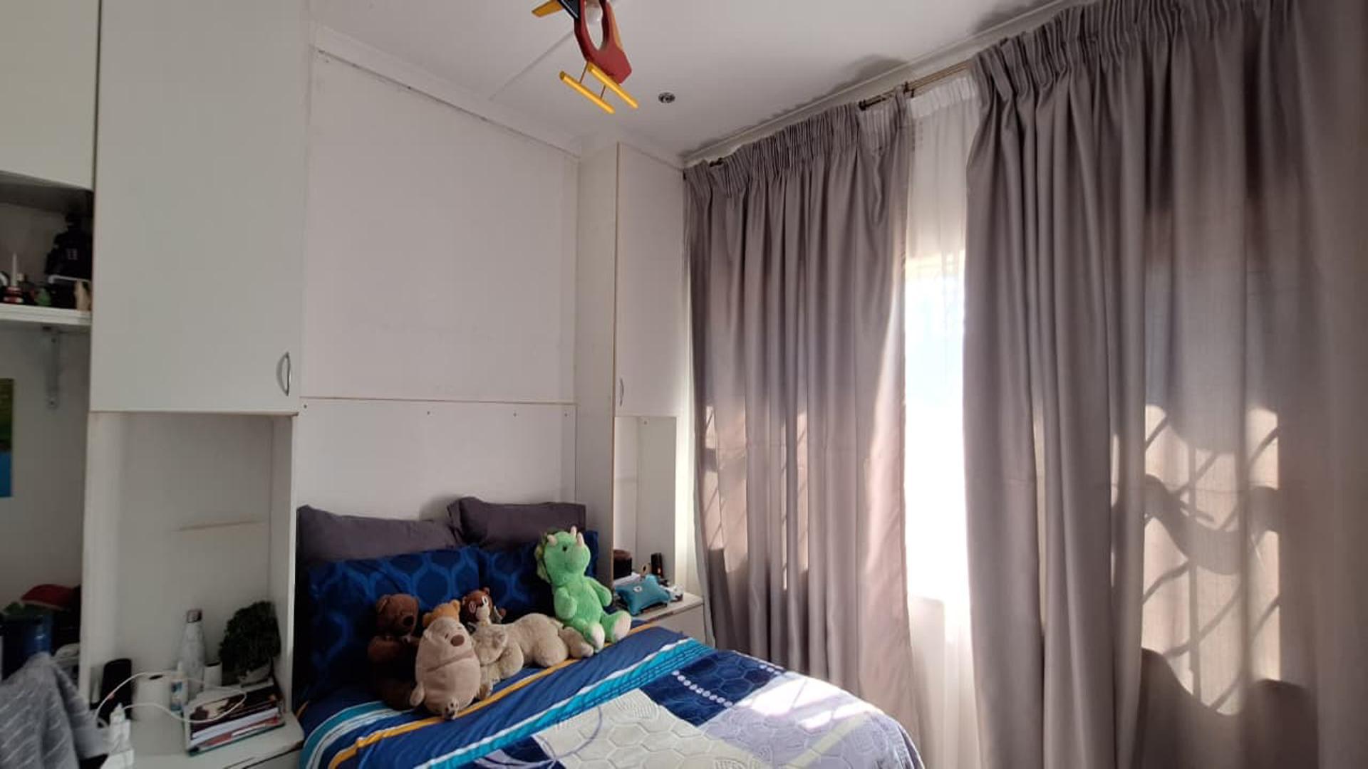 Bed Room 2 - 15 square meters of property in Kew