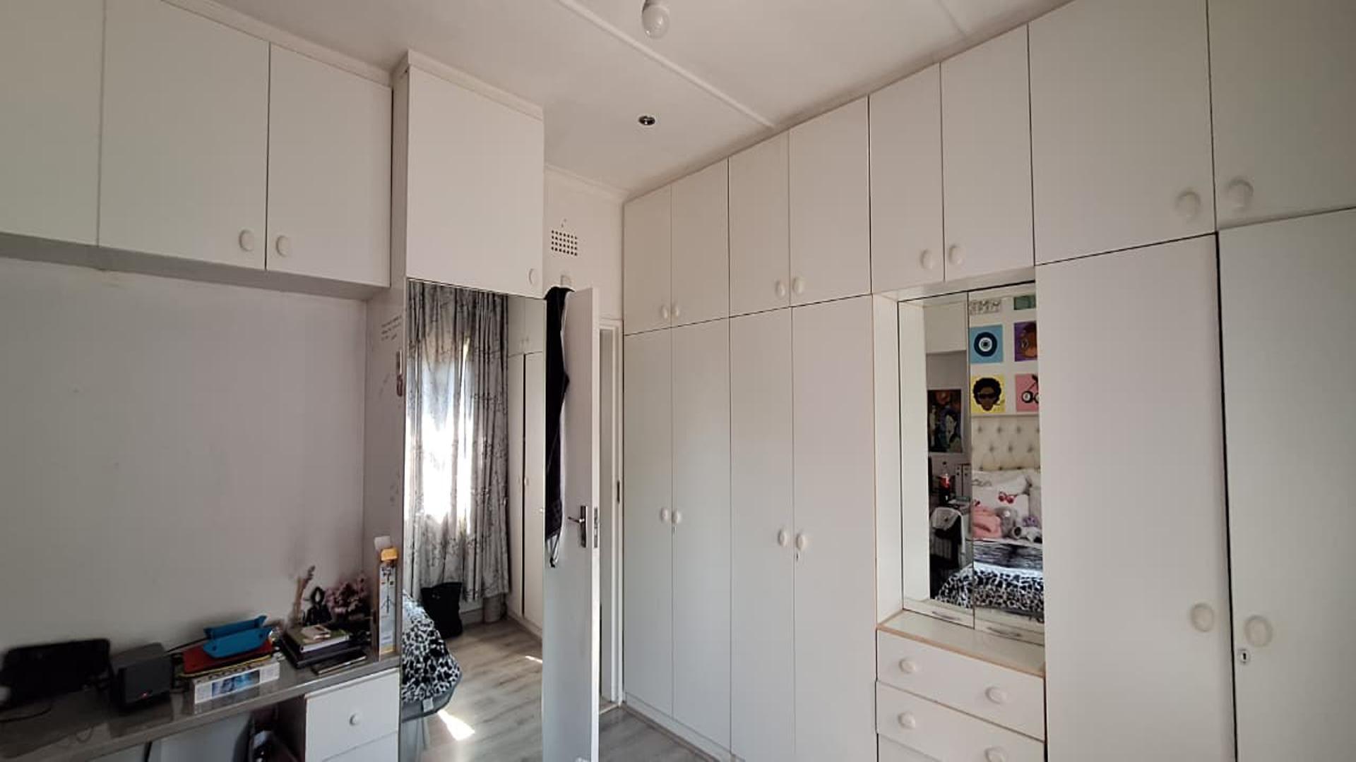 Bed Room 3 - 15 square meters of property in Kew