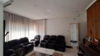 Lounges - 28 square meters of property in Kew