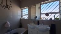 Bathroom 1 - 10 square meters of property in Kew