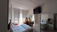 Main Bedroom - 24 square meters of property in Kew