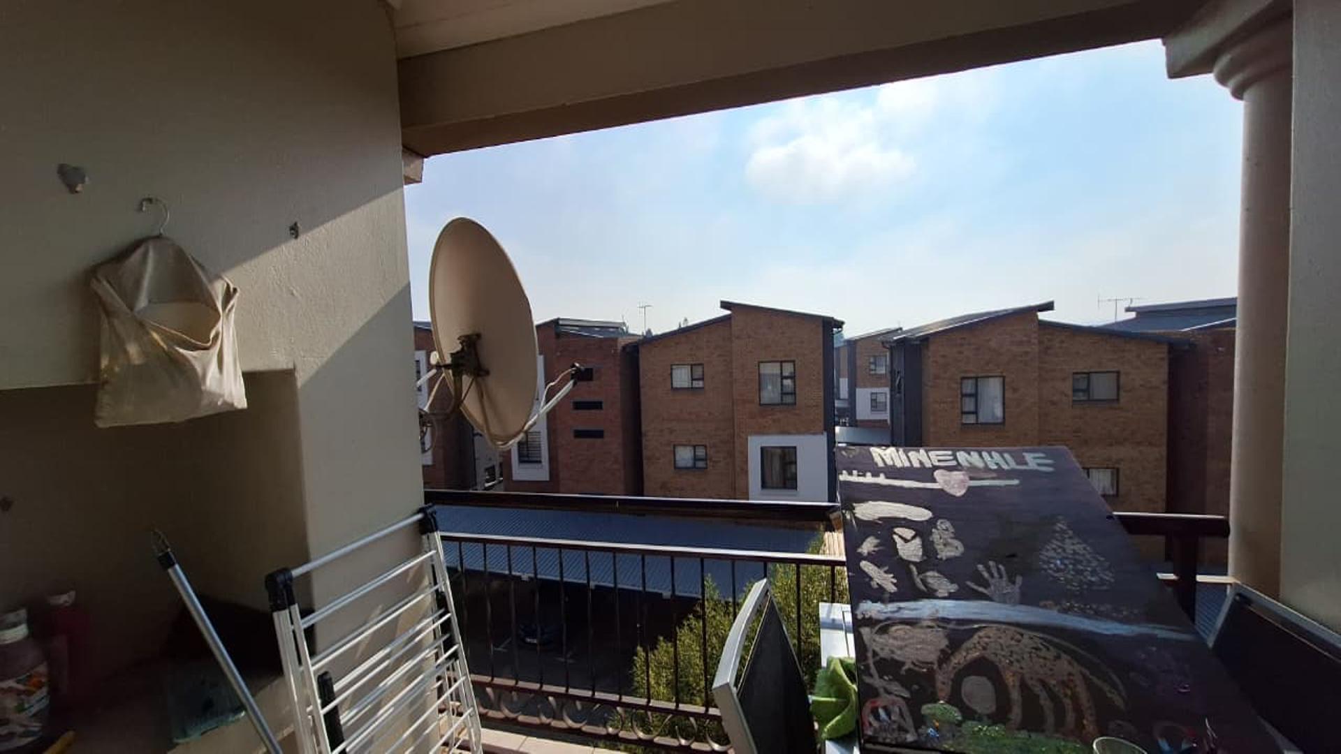 Balcony - 5 square meters of property in Noordhang