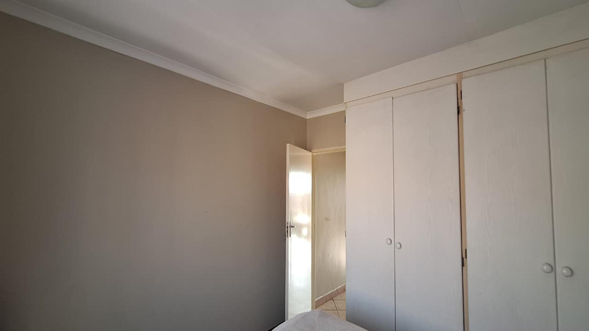 Bed Room 1 - 9 square meters of property in Noordhang