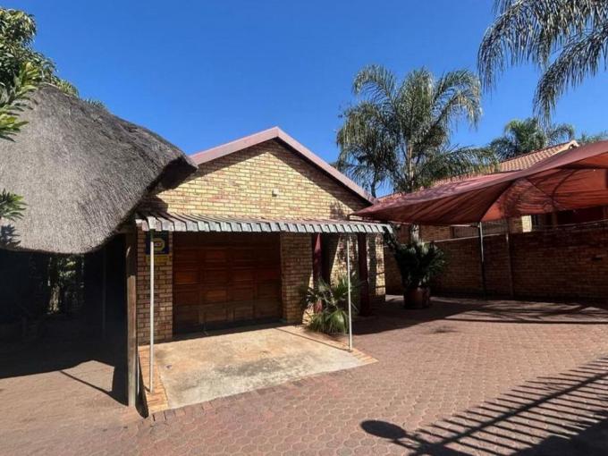 3 Bedroom House for Sale For Sale in Azaleapark - MR717446