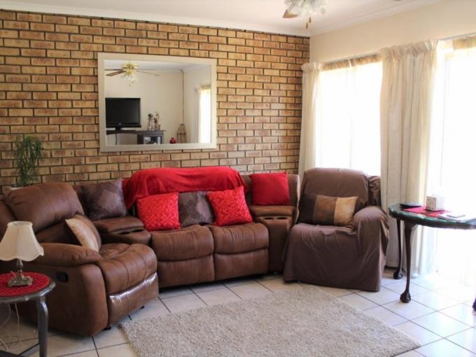 2 Bedroom Simplex for Sale For Sale in Rooihuiskraal North - MR717471