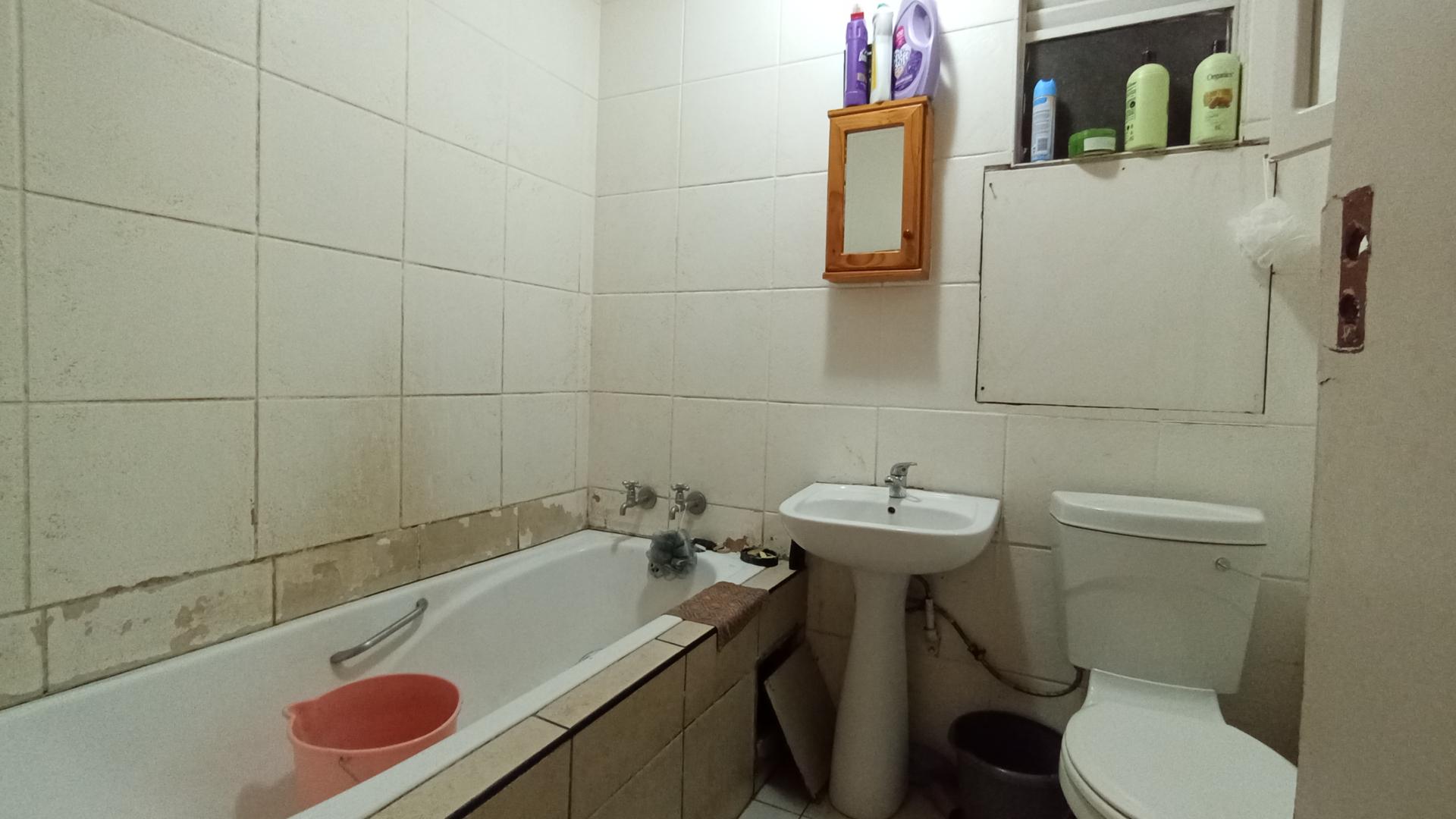 Main Bathroom - 5 square meters of property in Arcadia