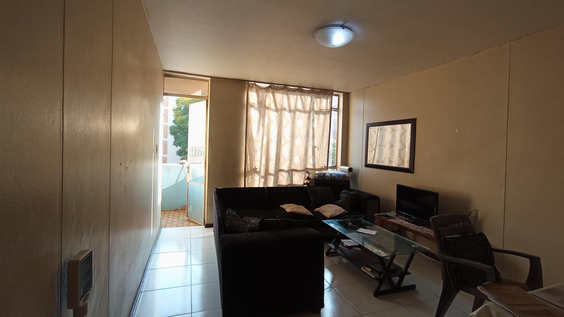 Lounges - 17 square meters of property in Arcadia