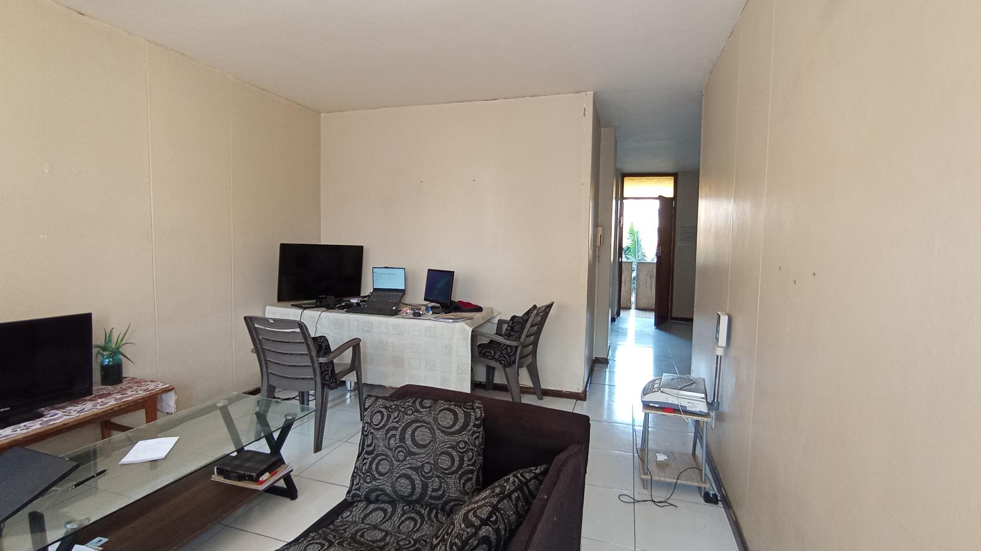 Lounges - 17 square meters of property in Arcadia