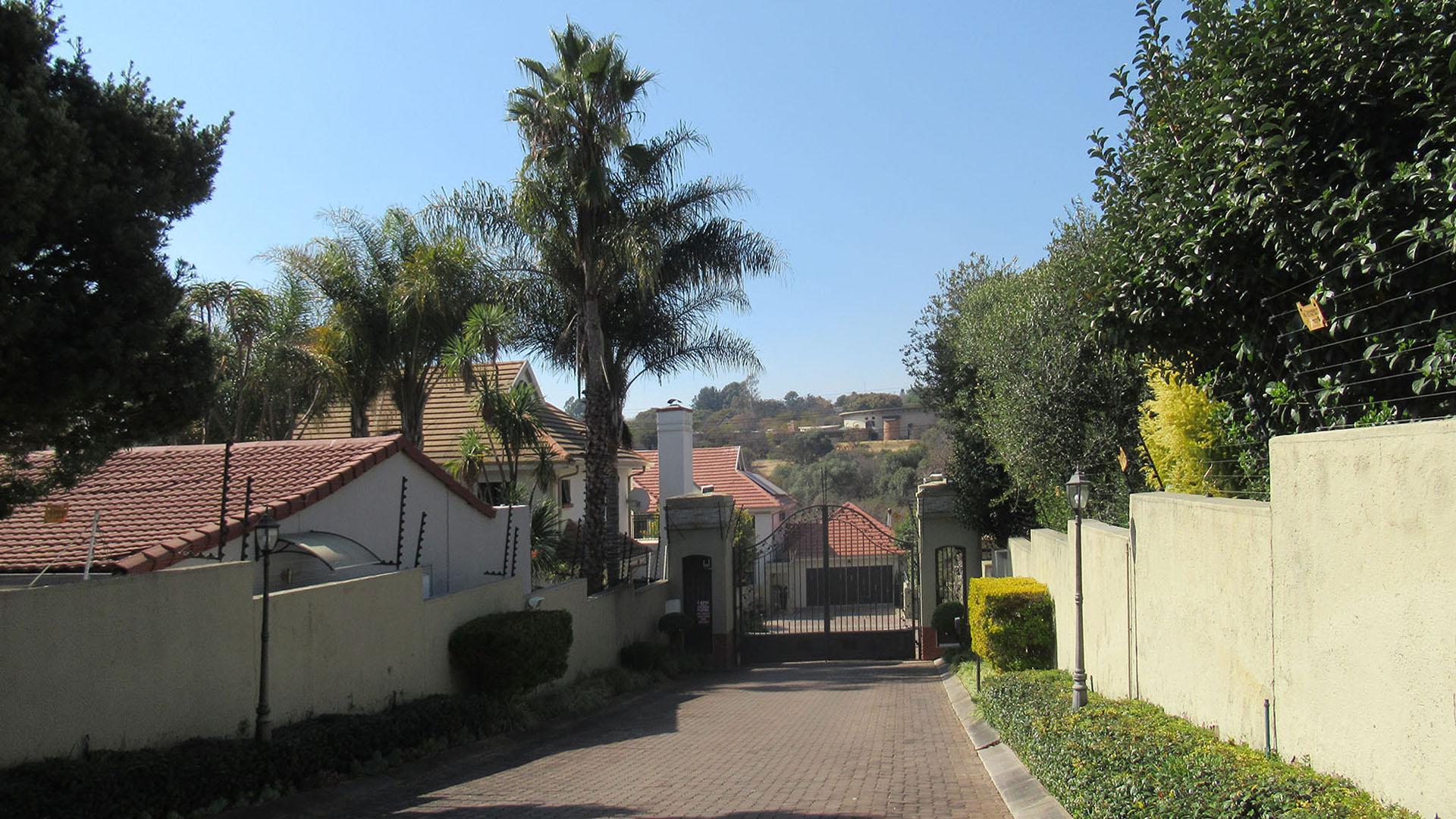 Front View of property in Lone Hill
