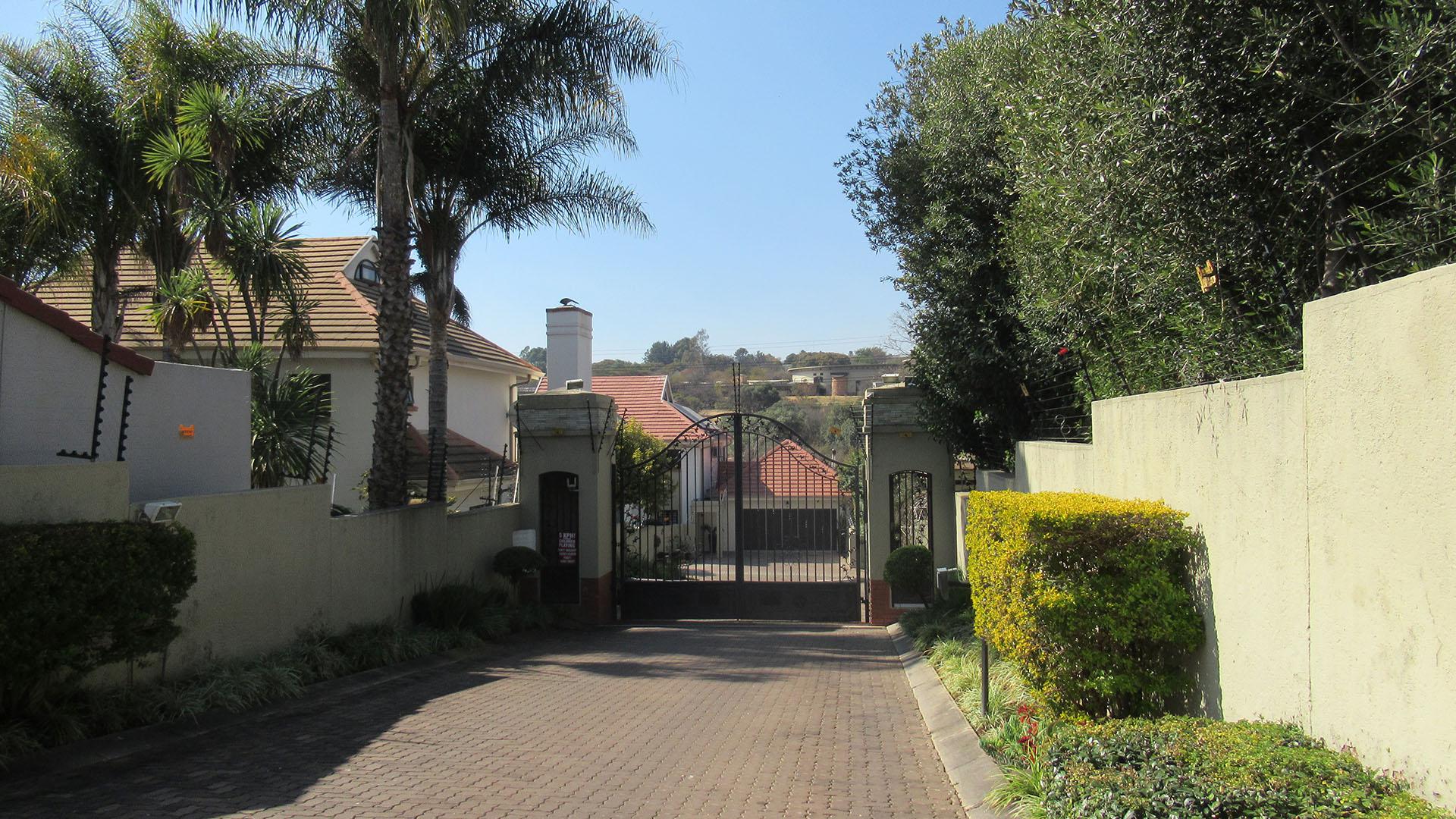 Front View of property in Lone Hill