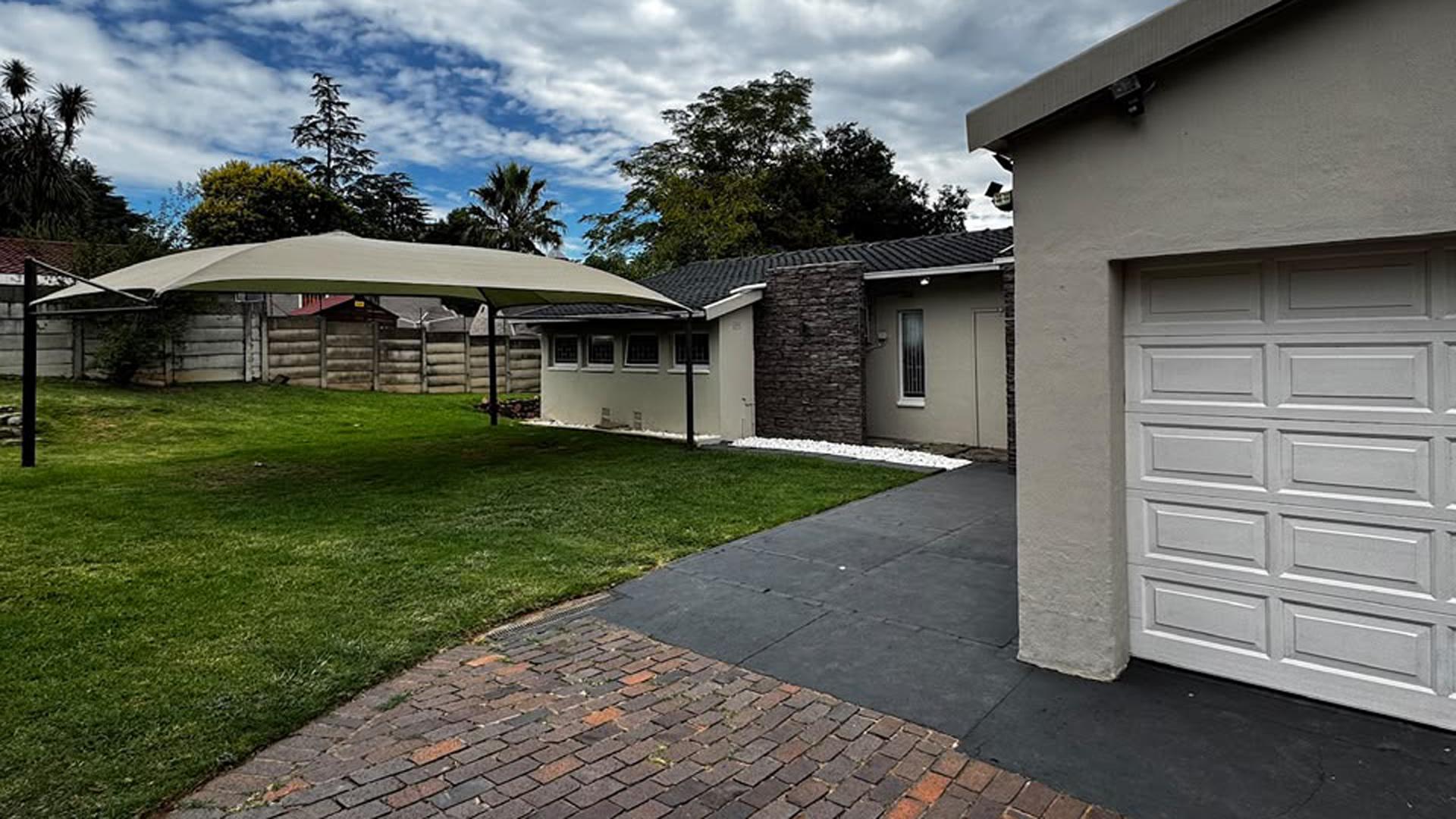 Front View of property in Weltevreden Park