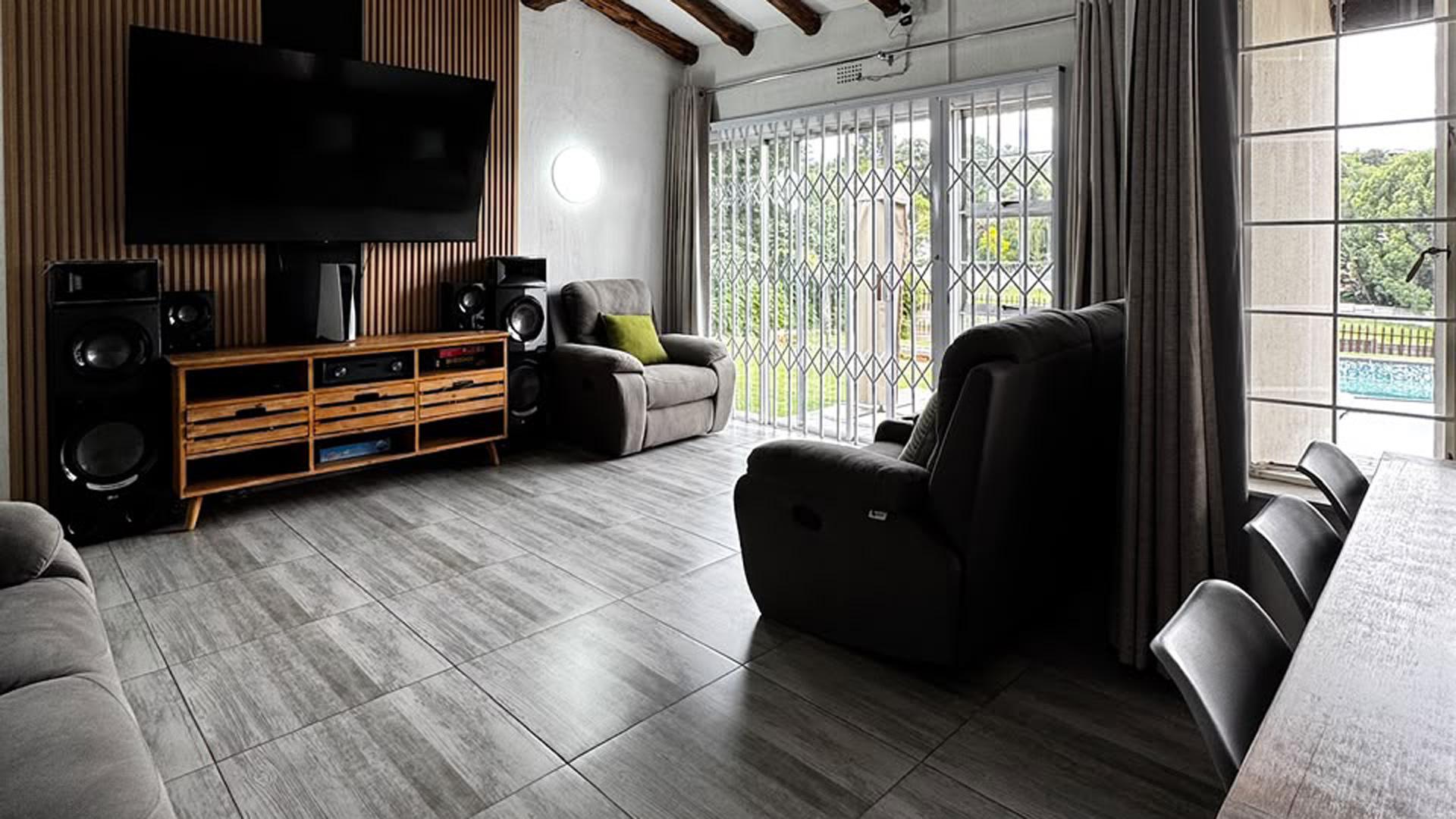 Lounges of property in Weltevreden Park