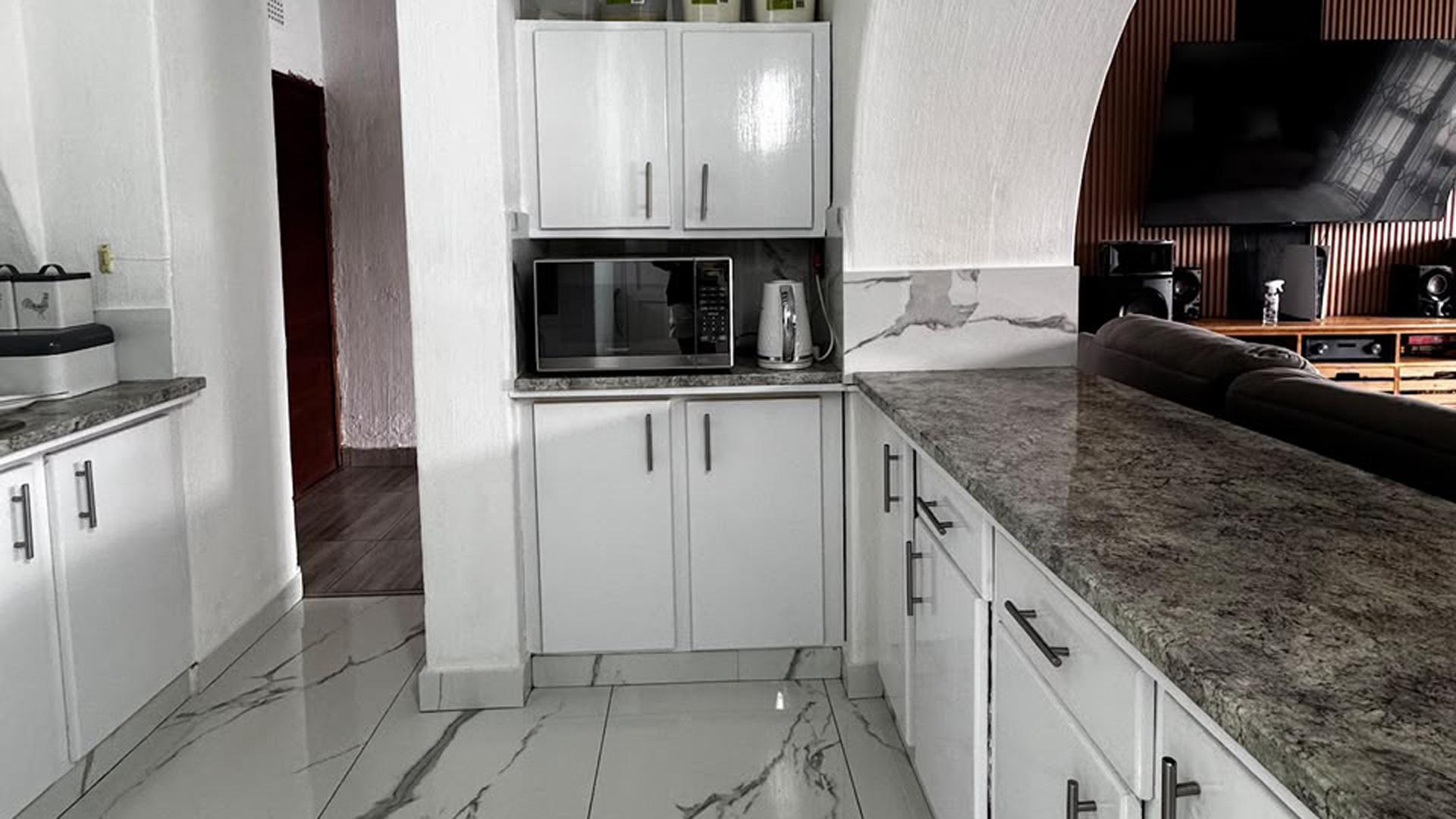 Kitchen of property in Weltevreden Park