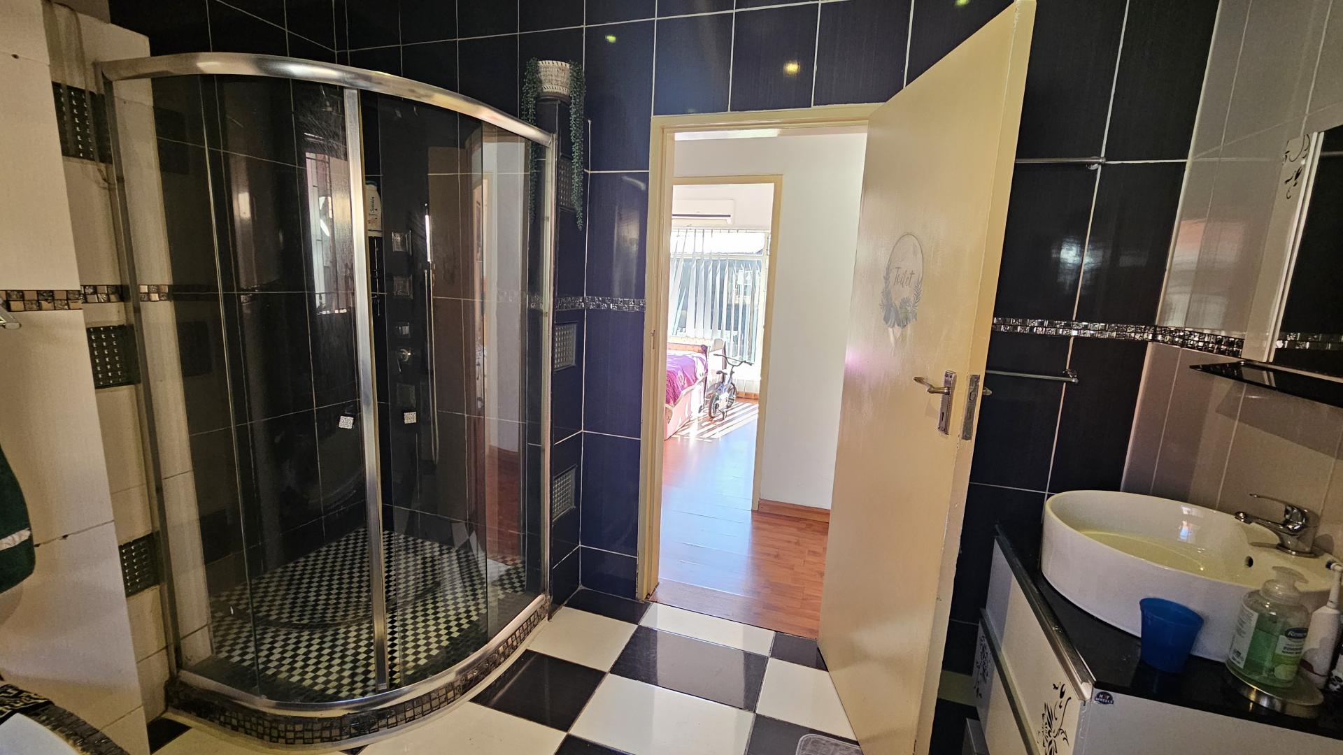 Bathroom 3+ of property in Vanderbijlpark