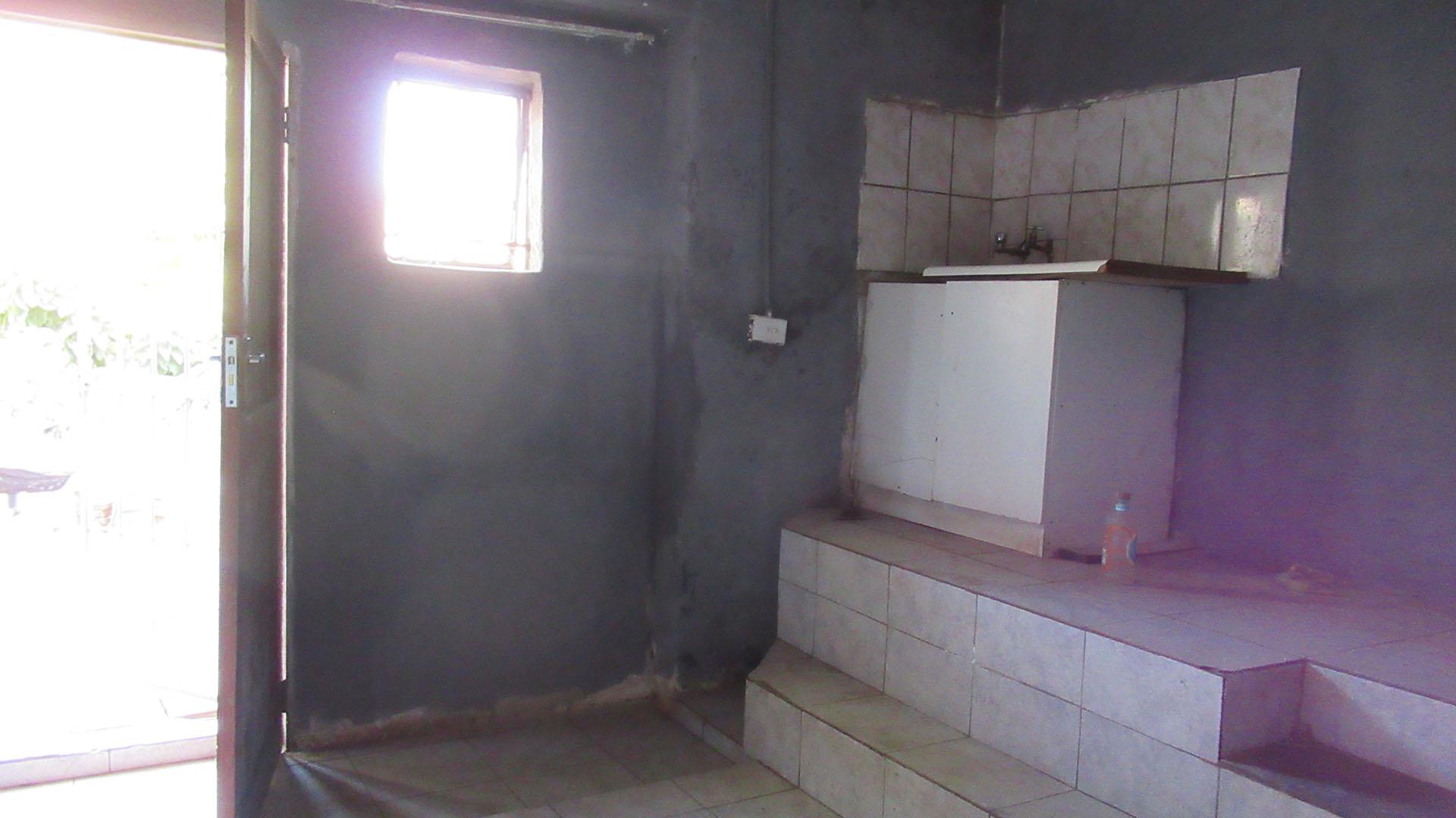 Kitchen - 39 square meters of property in Bezuidenhout Valley