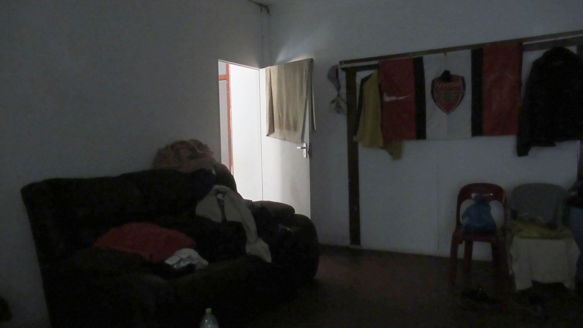 Lounges - 23 square meters of property in Bezuidenhout Valley