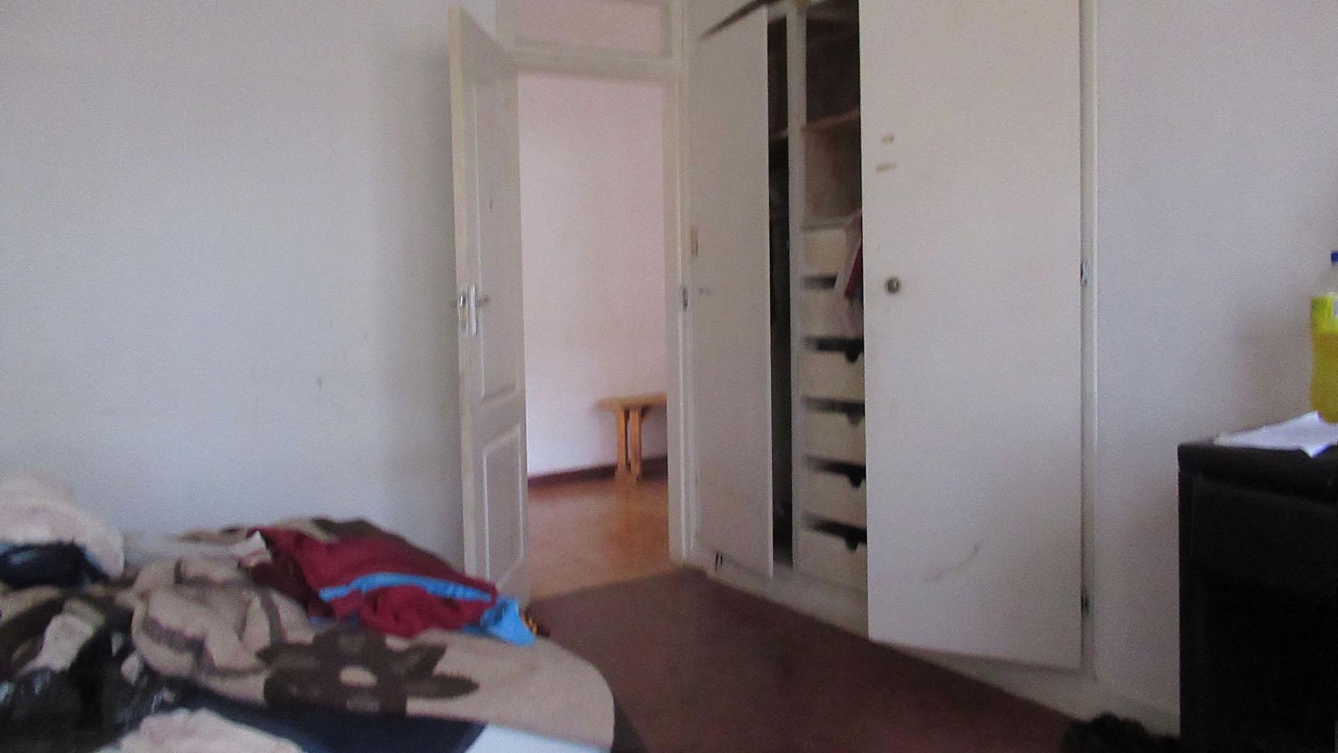 Bed Room 2 - 19 square meters of property in Bezuidenhout Valley