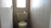 Bathroom 1 - 2 square meters of property in Bezuidenhout Valley