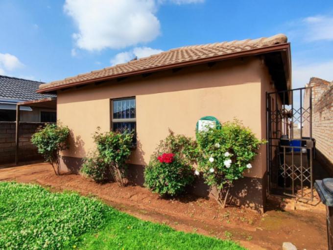 2 Bedroom House for Sale For Sale in Windmill Park - MR717564